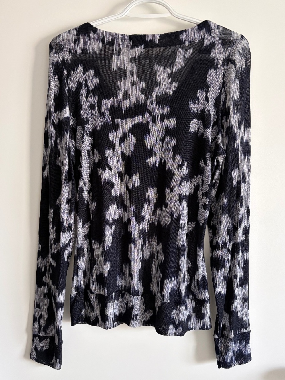 EUC Cleo Abstract Print Long-Sleeve Blouse Round Neckline in Navy/White Medium - Picture 2 of 7